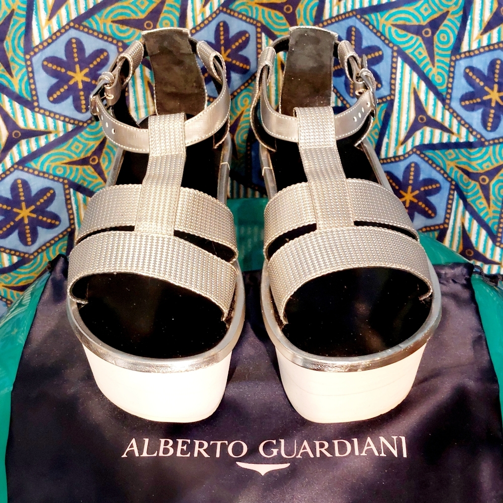 Alberto Guardiani metallic silver & white flatform gladiator sandals, EUC
